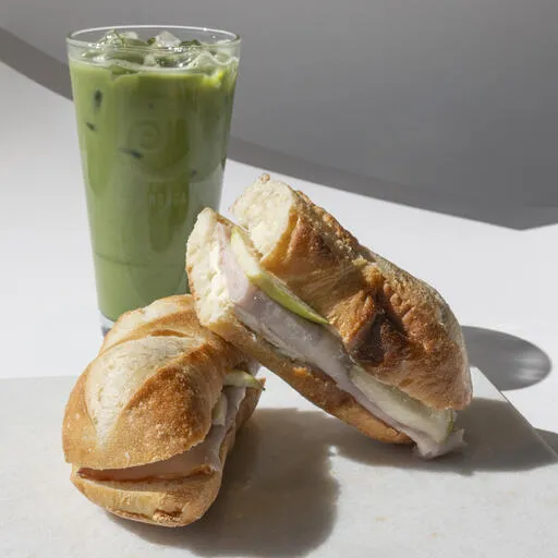 Sandwich jambon, brie, pommes